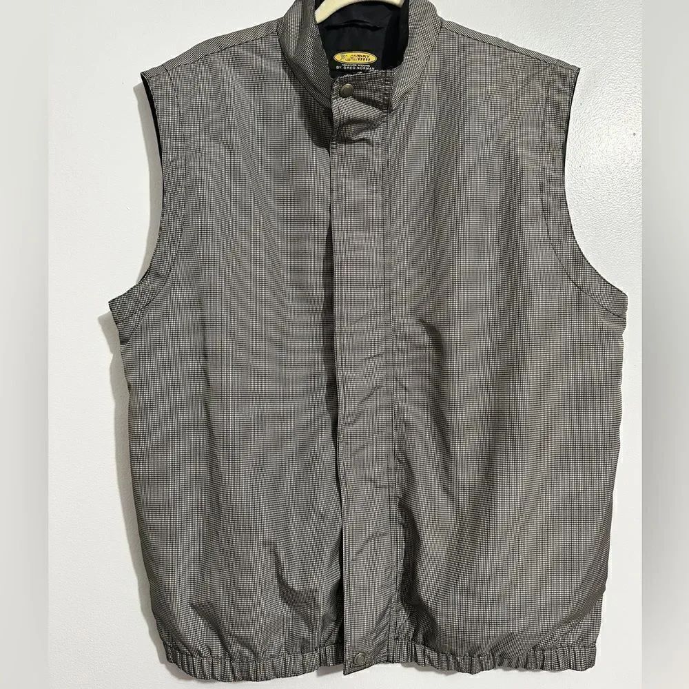 Greg Norman outdoor vest. Zipper and button. Size M